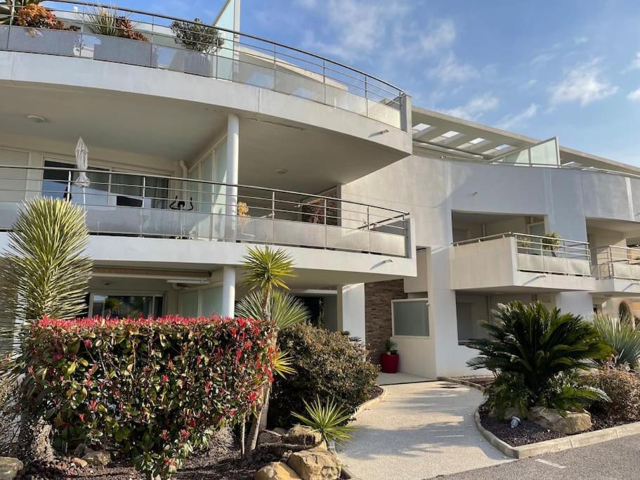 21 - Tres Agreable Rdc Avec Terrasse Et Parking Appartement Bandol Buitenkant foto