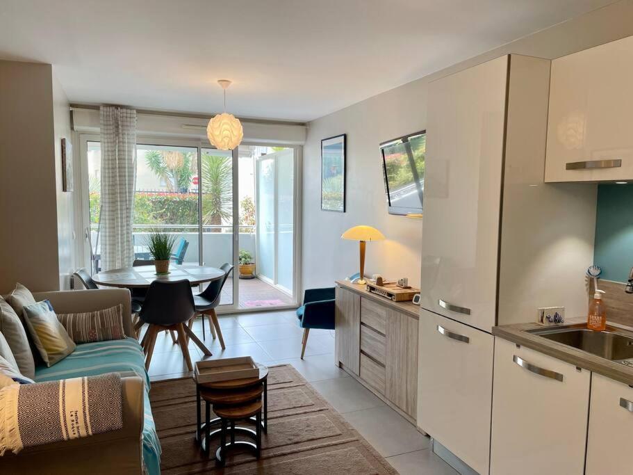 21 - Tres Agreable Rdc Avec Terrasse Et Parking Appartement Bandol Buitenkant foto