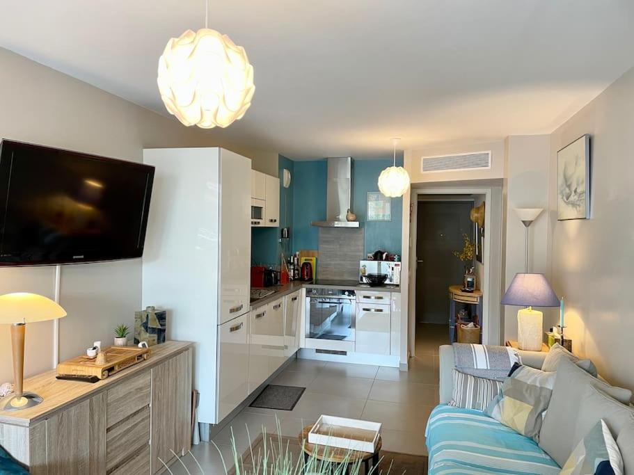 21 - Tres Agreable Rdc Avec Terrasse Et Parking Appartement Bandol Buitenkant foto