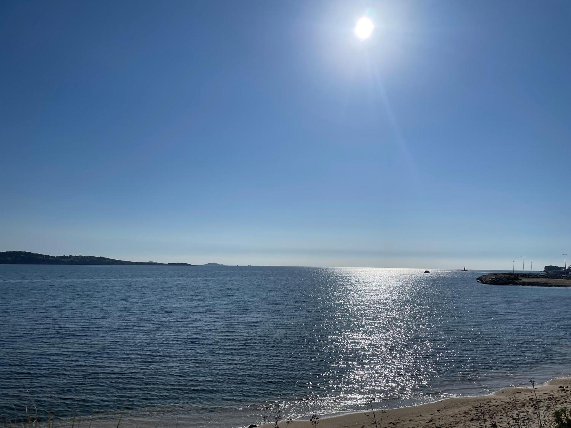 21 - Tres Agreable Rdc Avec Terrasse Et Parking Appartement Bandol Buitenkant foto